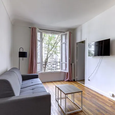 569 Monceau - Superbe A Apartment *