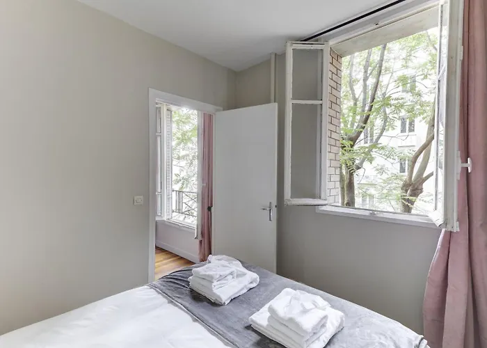 569 Monceau - Superbe A *