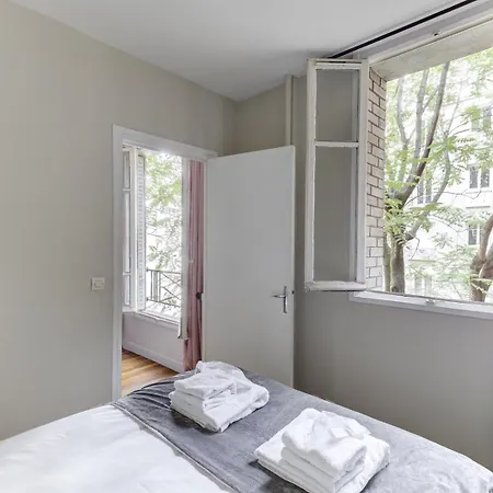 569 Monceau - Superbe A *